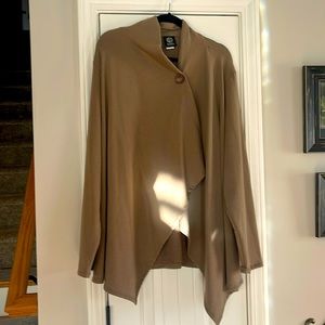 Bobeau Super Soft Single Button Sleeved Cape / Size 3X - Tan